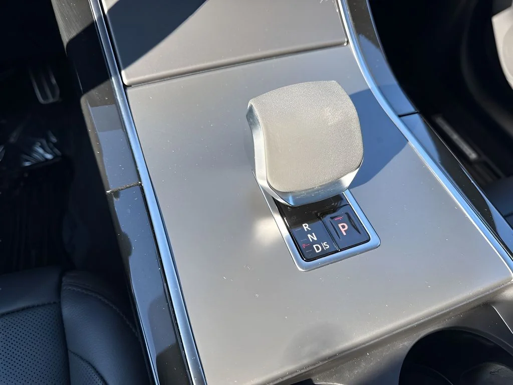 Used 2024 Gray Land Rover Dynamic SE image 18
