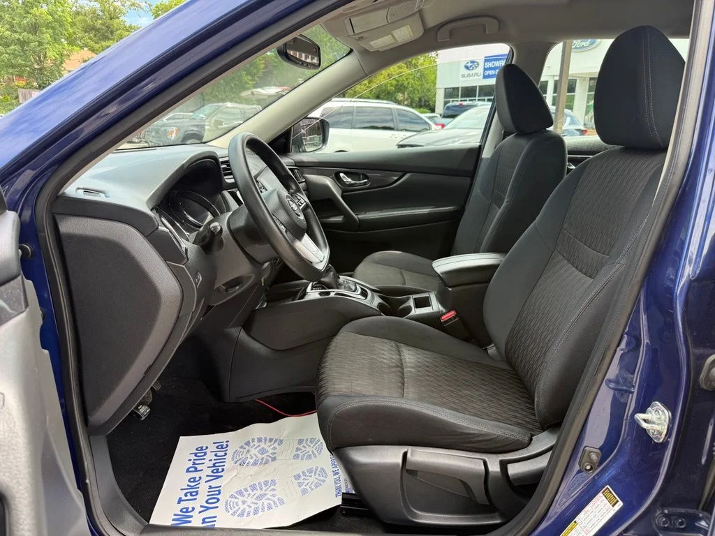 Used 2018 Blue Nissan S image 19