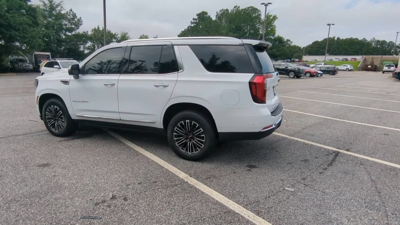 Used 2025 Summit White GMC Elevation image 6