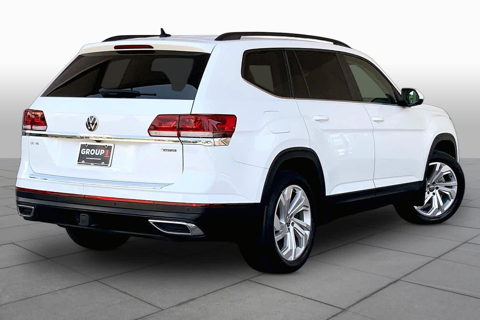 Used 2023 Pure White Volkswagen 3.6L V6 SE w/Technology image 13
