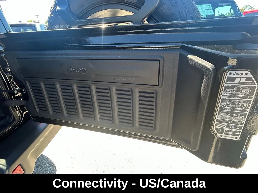 New 2025 Black Clear-Coat Exterior Paint Jeep Backcountry 4xe image 41