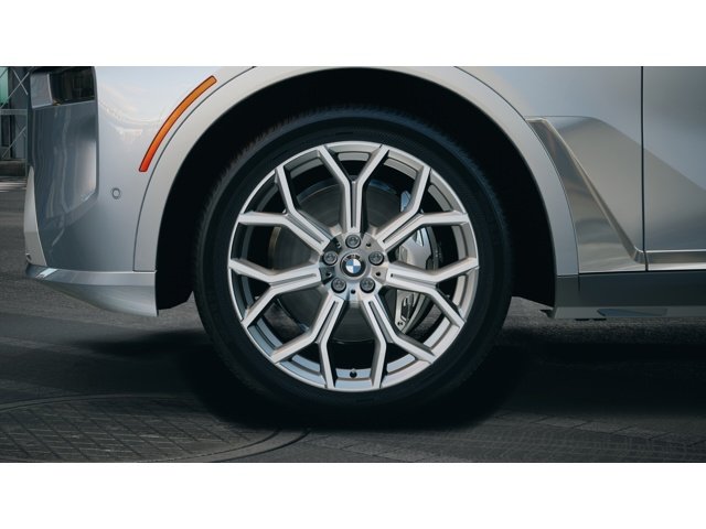 New 2027 Sparkling Copper Metallic BMW  image 7
