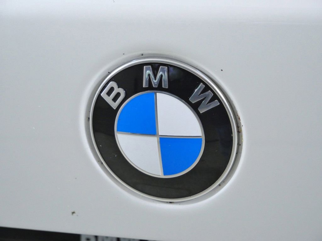 New 2026 Mineral White Metallic BMW xDrive40i image 11