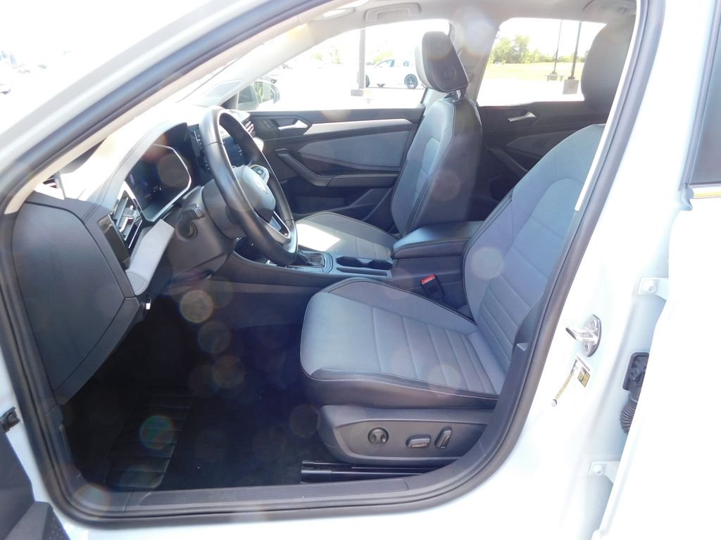 Used 2025 Monterey Blue Volkswagen 1.5T SE image 13
