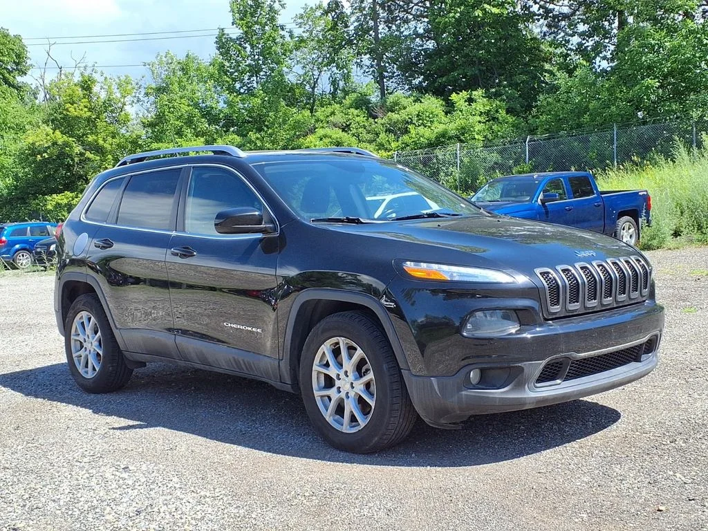 Used 2018 Black Jeep Latitude image 3
