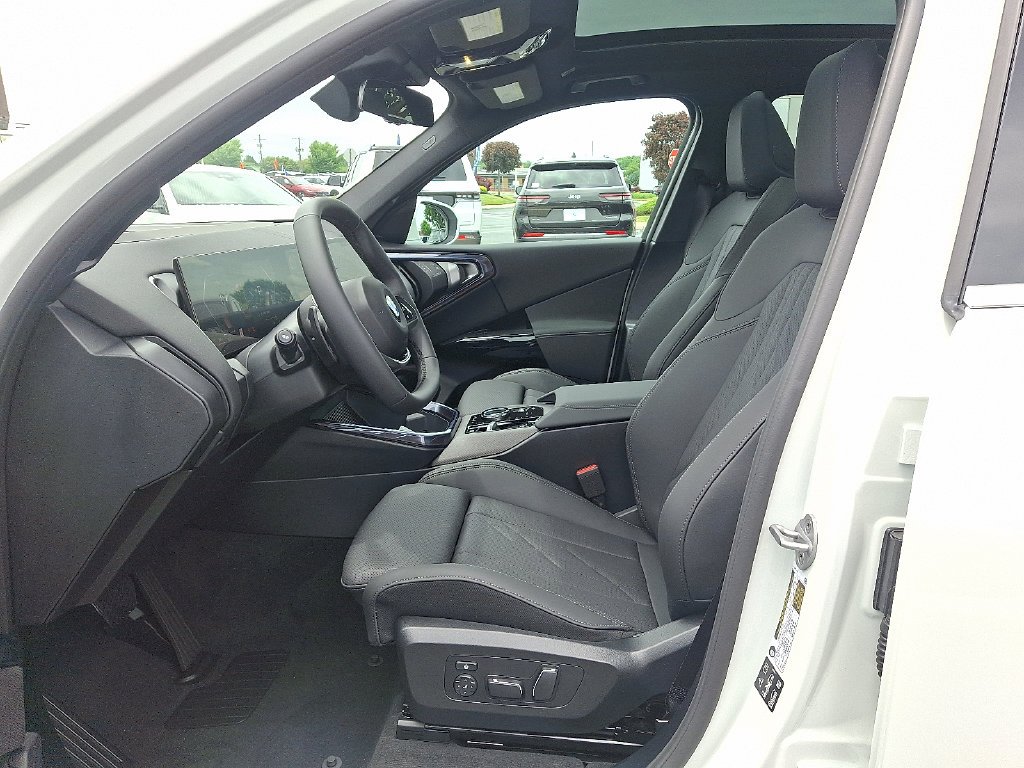 Used 2026 Alpine White BMW 30 xDrive image 6