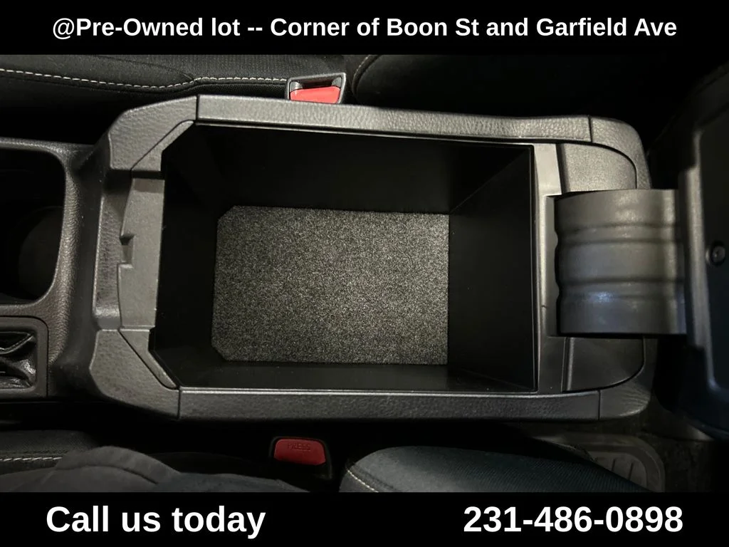 Used 2013 Red Toyota XLE image 27