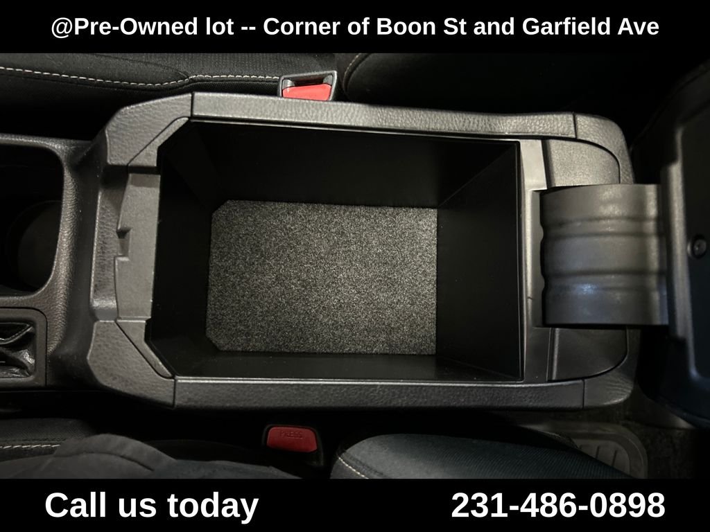 Used 2013 Red Toyota XLE image 27