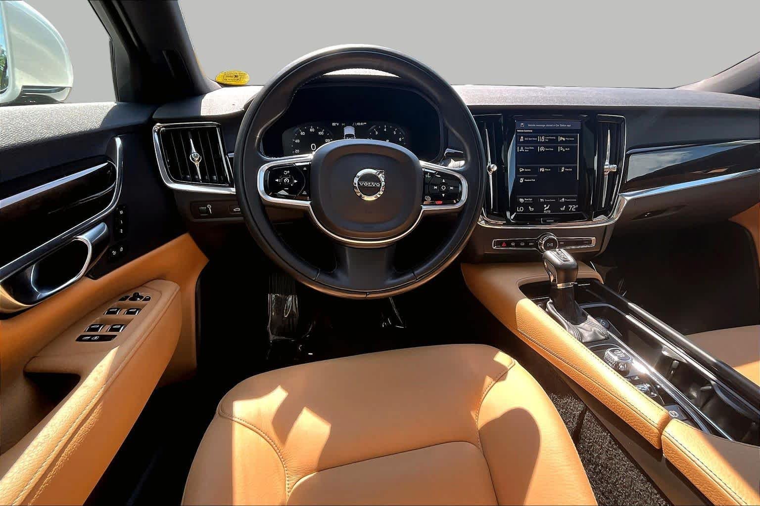 Used 2018 Crystal White Pearl Metallic Volvo Momentum image 6