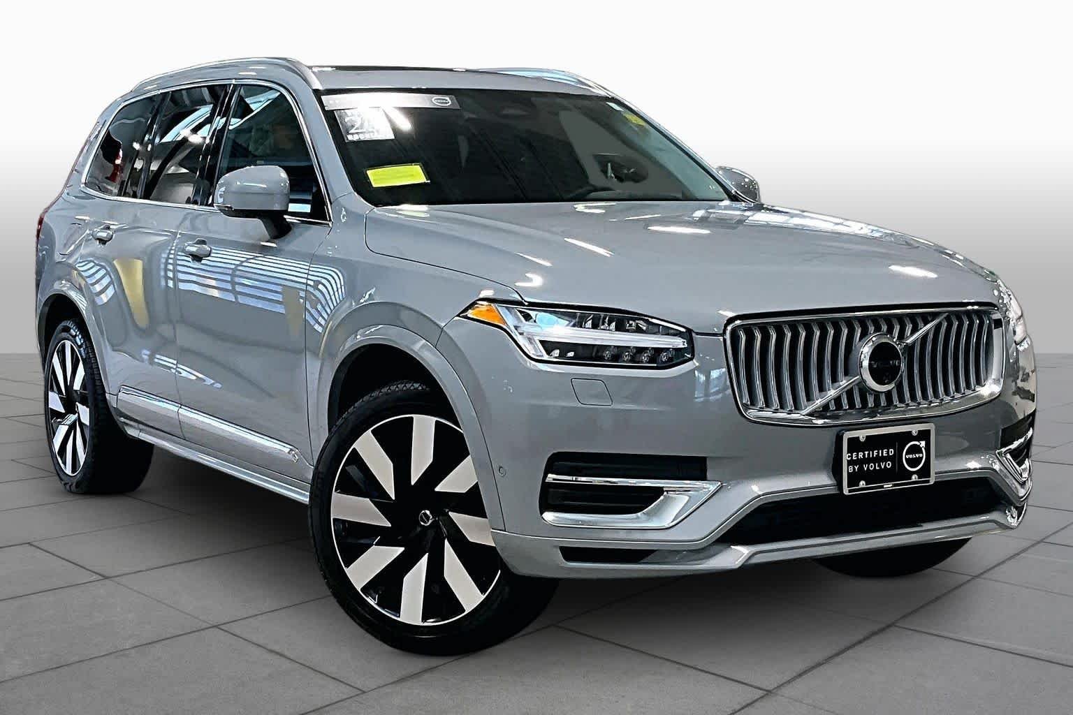 Used 2025 Vapour Grey Metallic Volvo Plus image 3