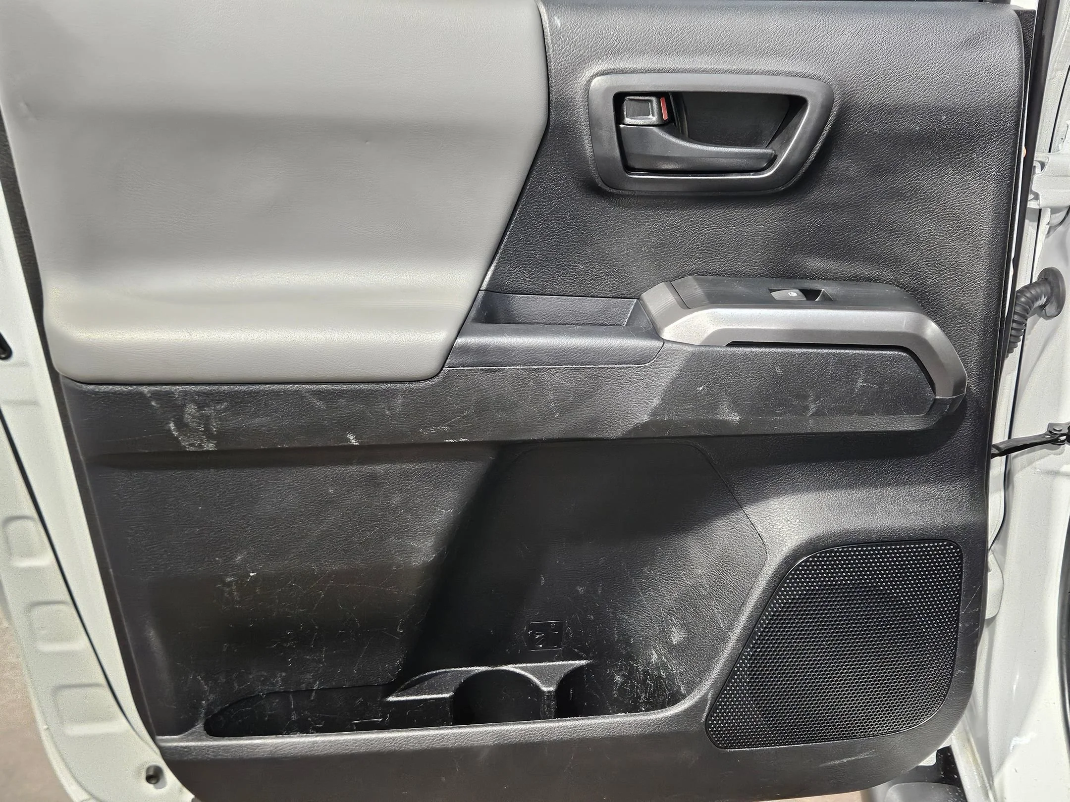 Used 2023 Ice Cap Toyota SR5 image 23