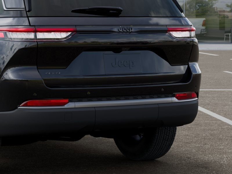 New 2026 Diamond Black Crystal Pearl-Coat Exterior Paint Jeep Altitude image 13