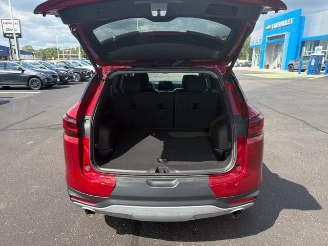 Used 2023 RADIANT RED TINTCOAT Chevrolet LT image 28