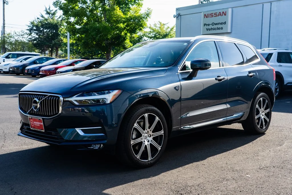 Used 2019 Blue Volvo T6 Inscription image 3