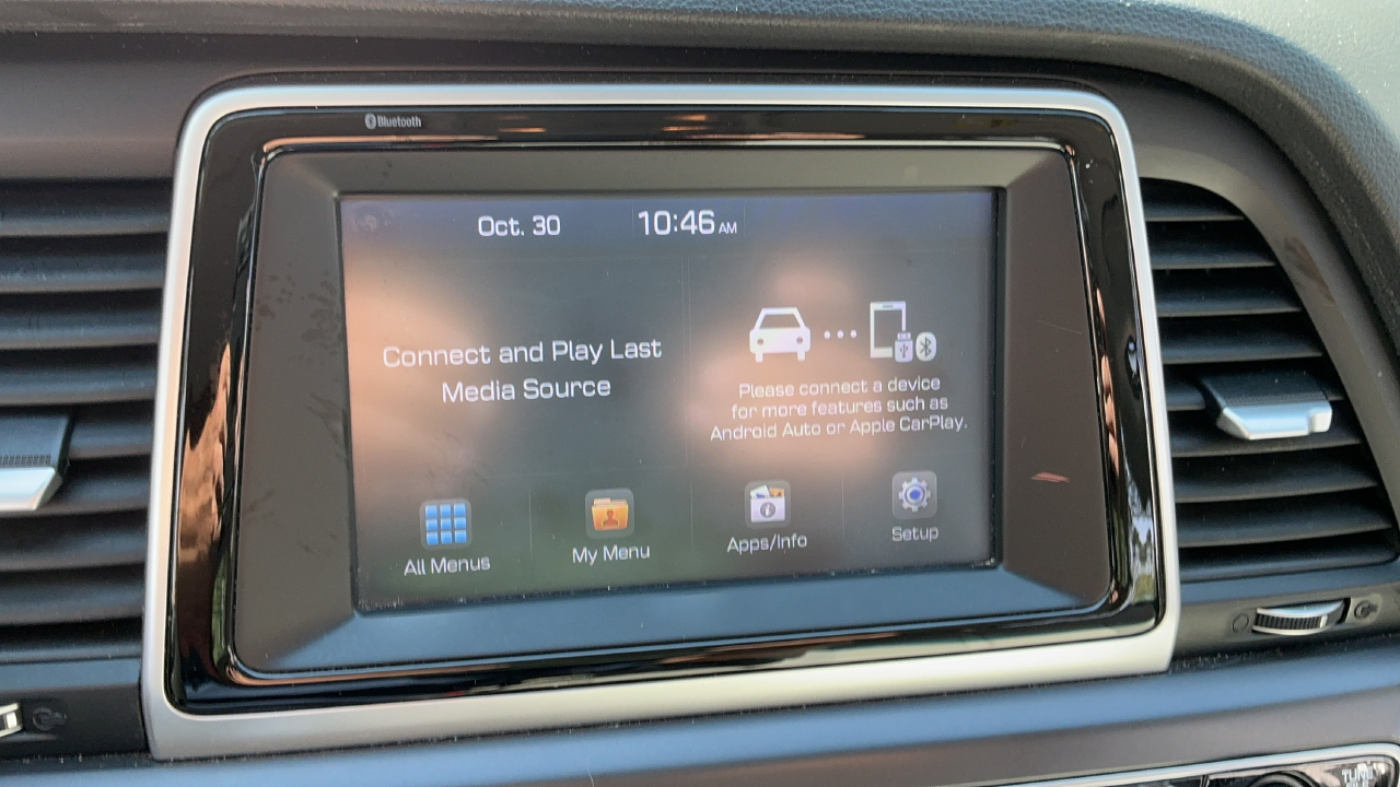 Used 2018 Silver Hyundai SE image 10