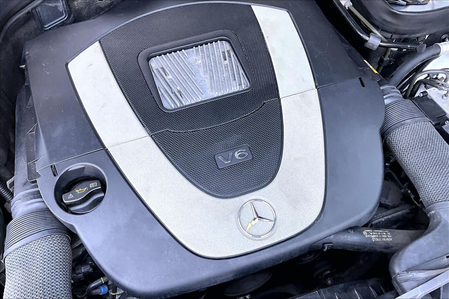 Used 2011 Iridium Silver Metallic Mercedes-Benz C 300 Sport image 28