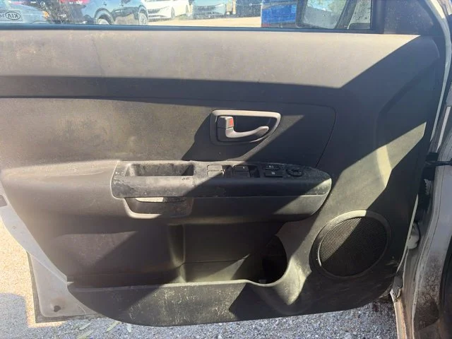 Used 2010 White Kia Plus image 26
