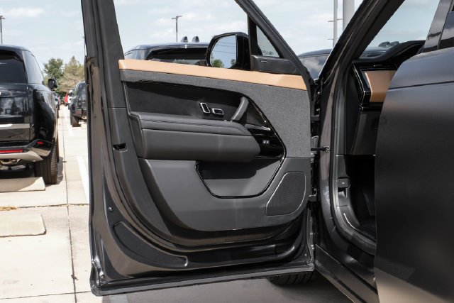 Used 2025 Gray Land Rover Dynamic SE image 35