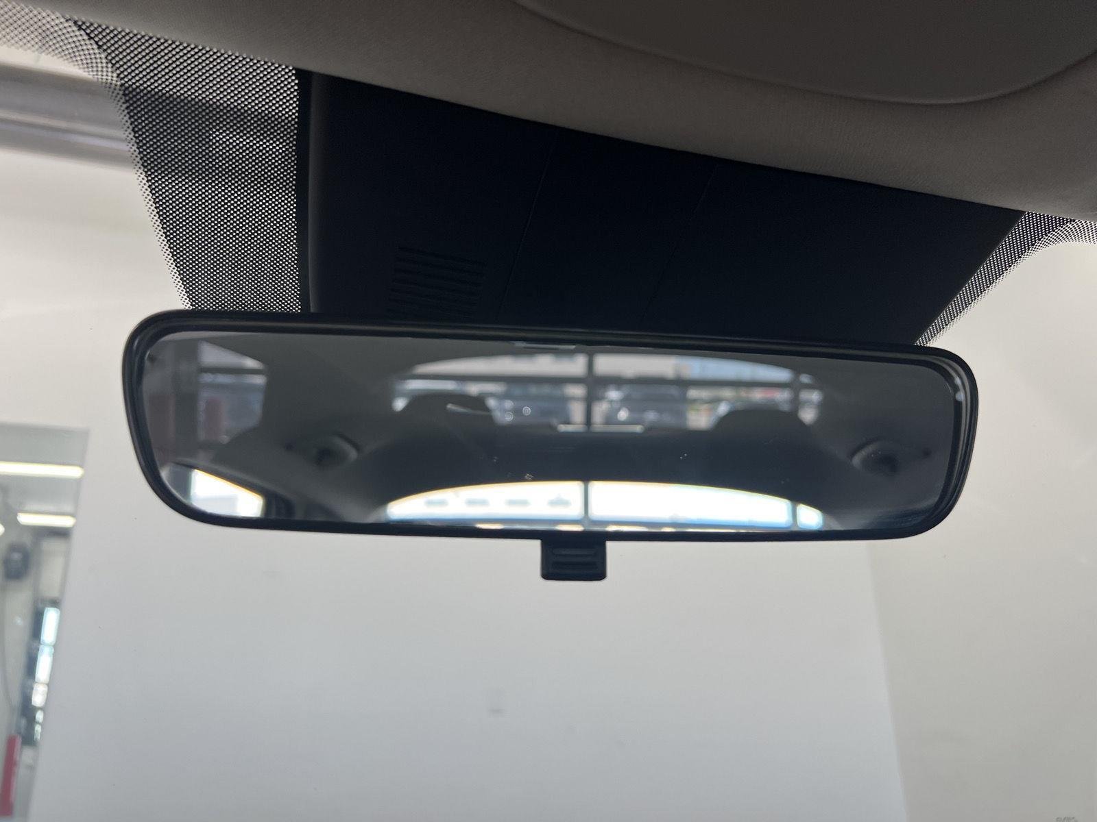 Used 2023 Glacial White Pearl Kia LXS image 22