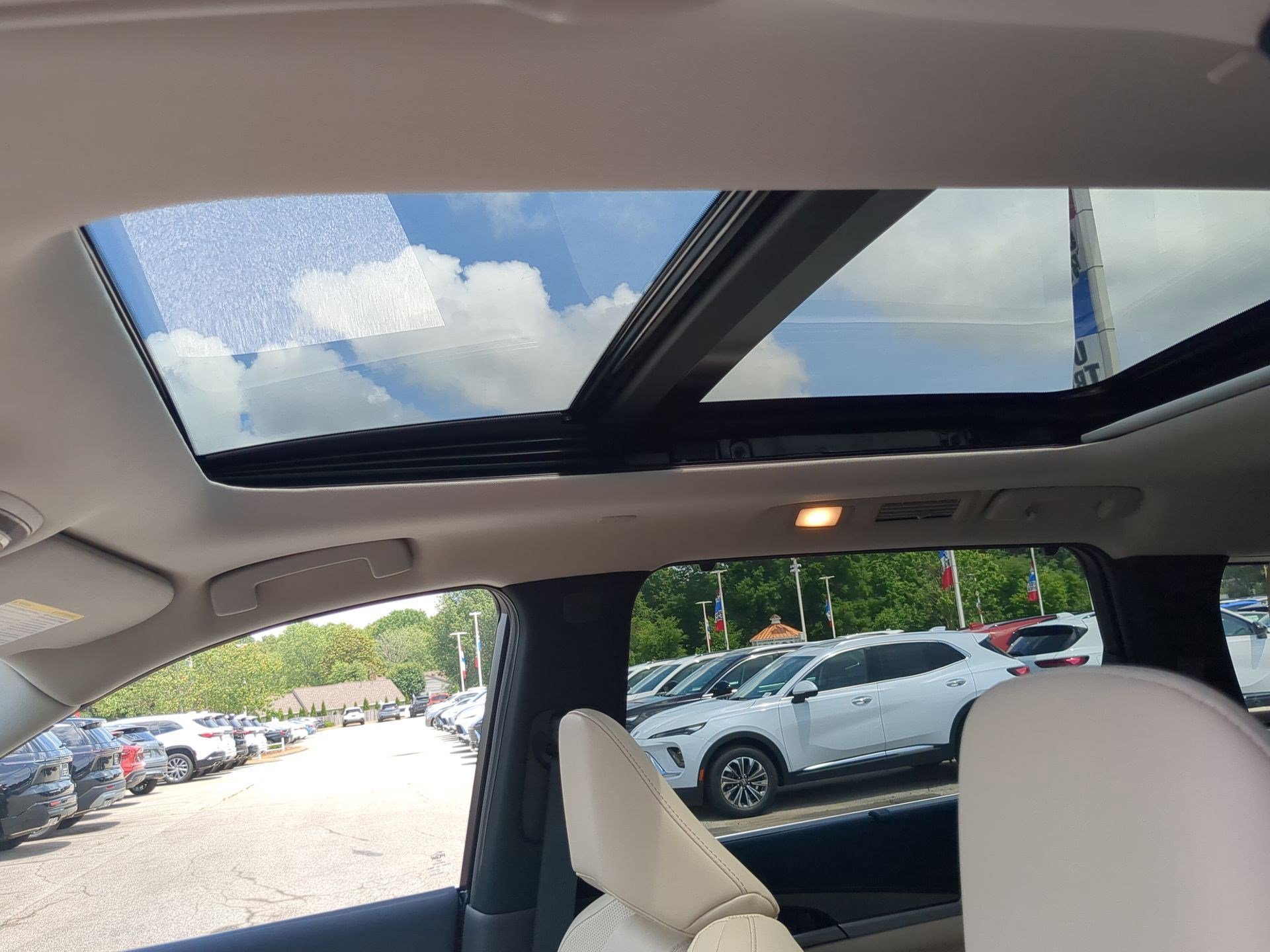 Used 2025 Warm Titanium INFINITI LUXE image 21