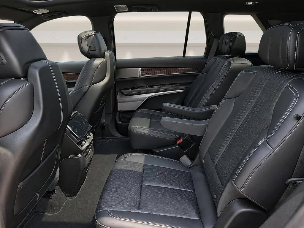 2027 Cadillac VISTIQ Luxury - Photo 11