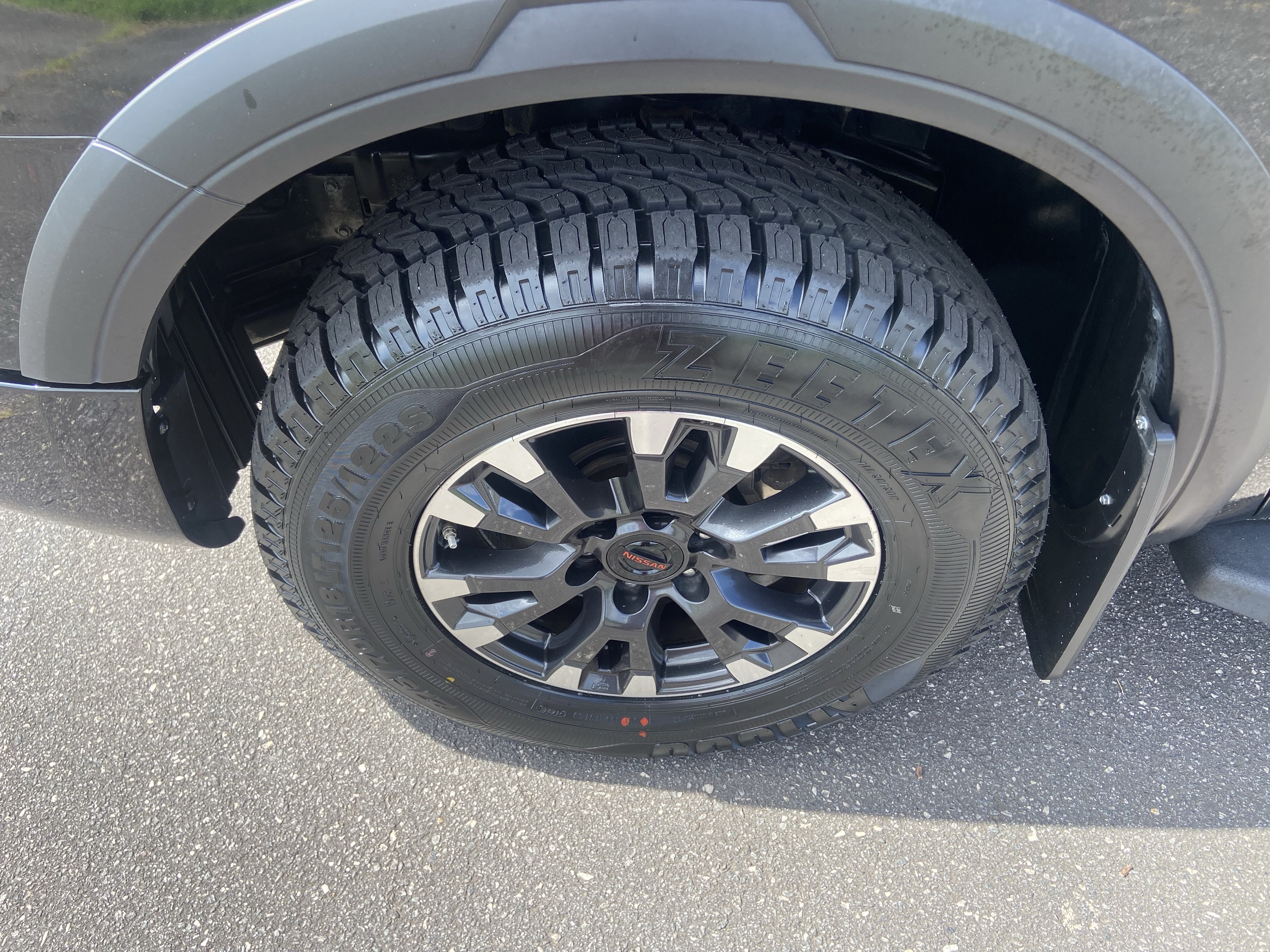 Used 2021 Super Black Nissan PRO-4X image 9