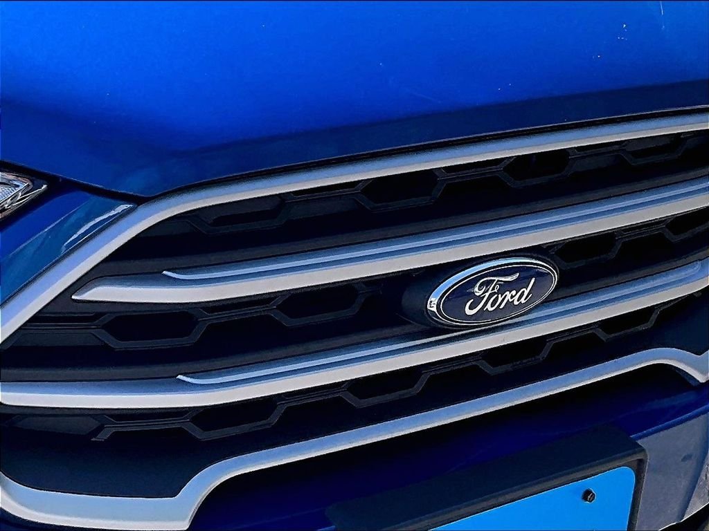 Used 2022 Lightning Blue Metallic Ford SE image 31