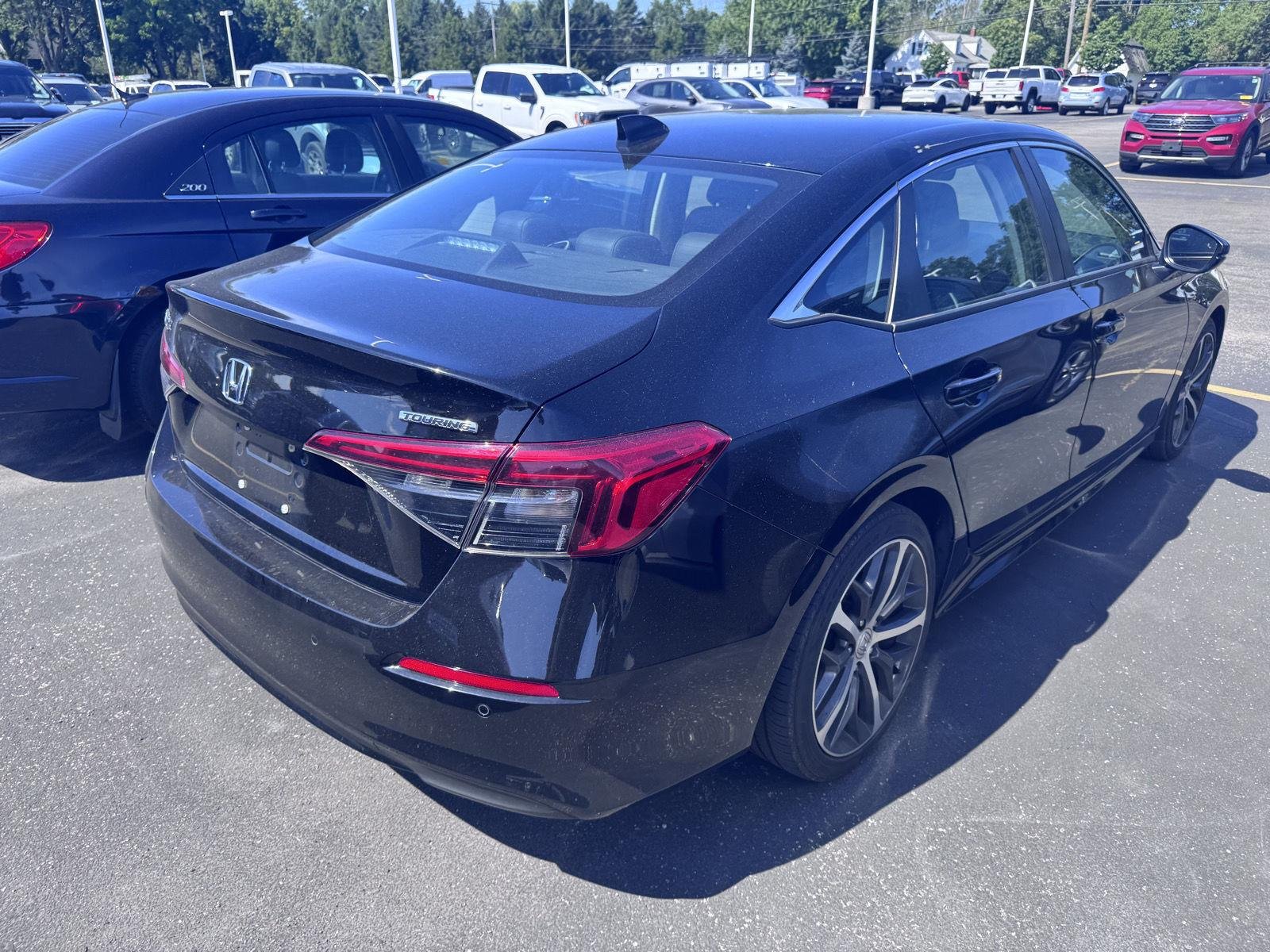 Used 2023 Crystal Black Pearl Honda Touring image 4