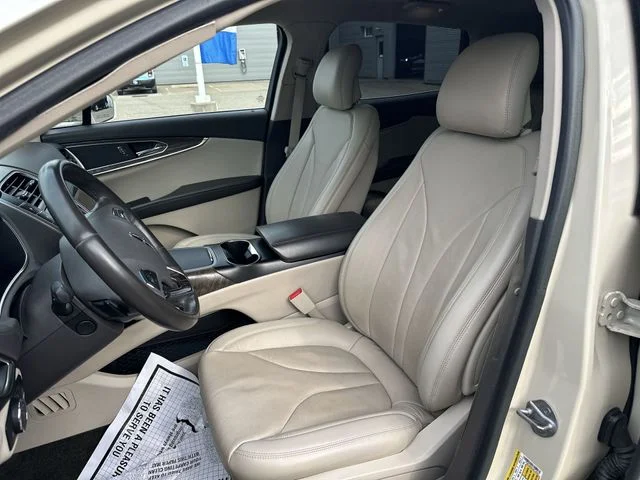 Used 2018  Lincoln Reserve image 21