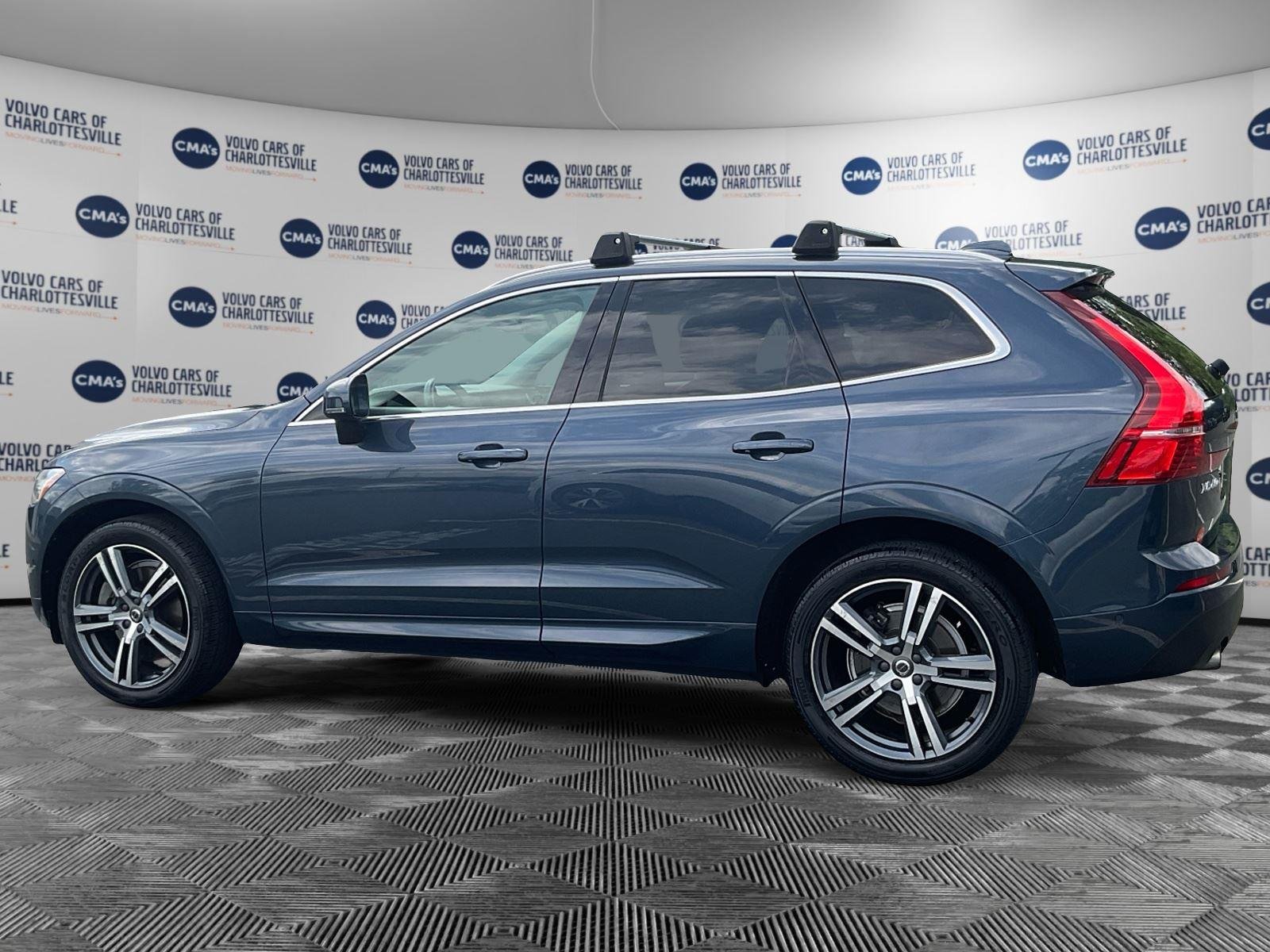 Used 2018 Denim Blue Metallic Volvo Momentum image 2