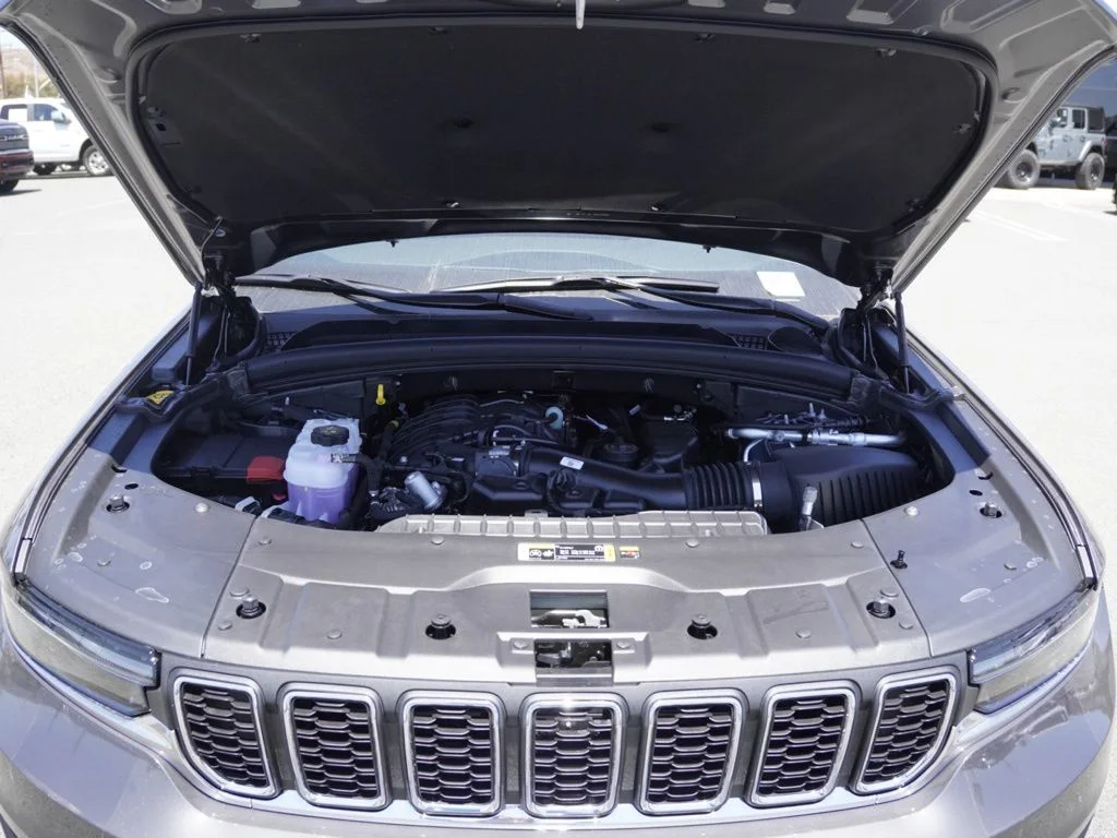 New 2026 Baltic Gray Metallic Clear-Coat Exterior Paint Jeep Laredo image 29