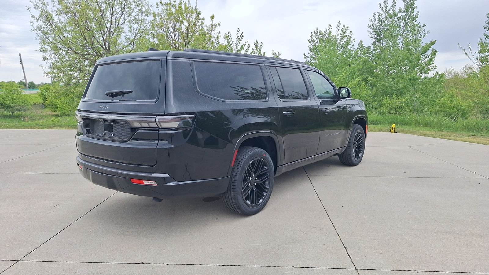 New 2026 High Gloss Black Exterior Paint Jeep Limited Reserve image 4