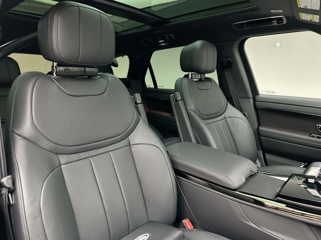 New 2026 Borasco Grey Metallic Land Rover Dynamic SE image 6