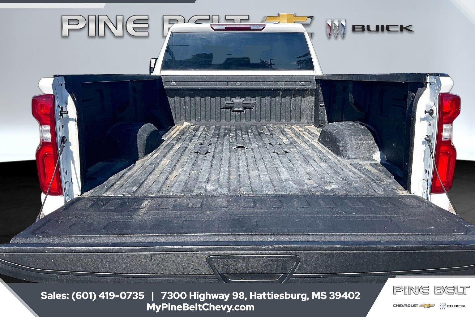 Used 2021 SUMMIT WHITE Chevrolet Custom image 5