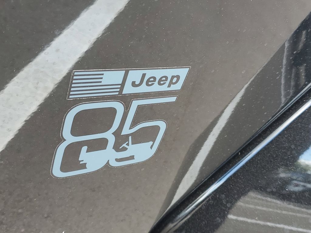New 2026 Black Clear-Coat Exterior Paint Jeep 85th Anniversary Edition image 5