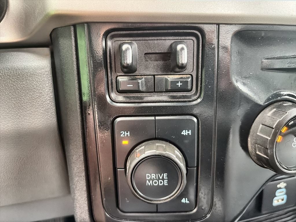 Used 2024  Ford XL image 22