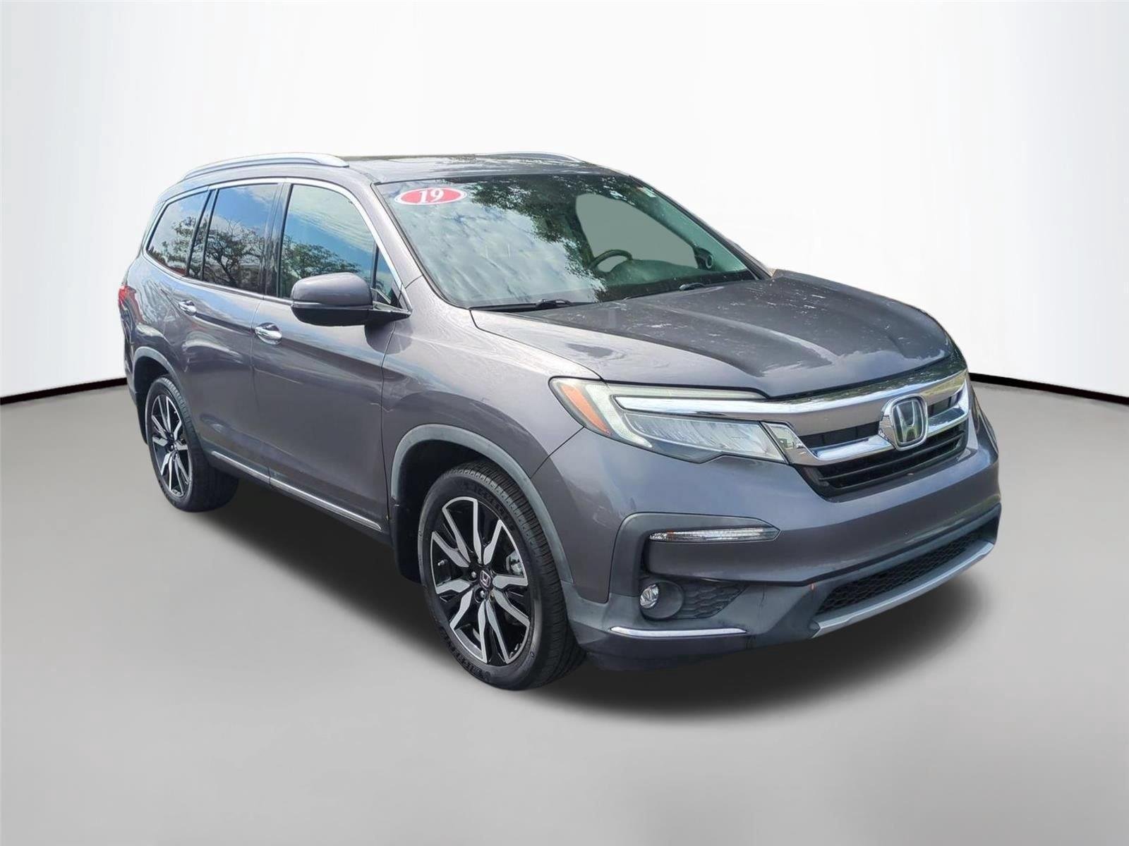 Used 2019 Modern Steel Metallic Honda Touring 8-Passenger image 7
