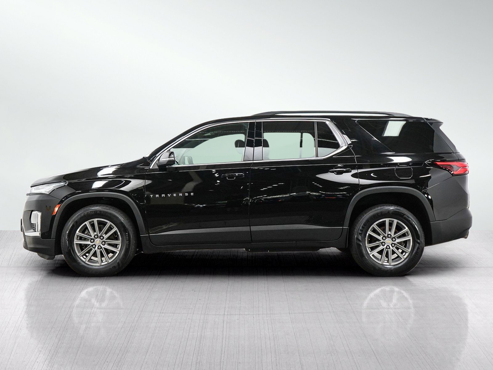 Used 2023 Chevrolet Traverse 1LT with VIN 1GNEVGKWXPJ148783 for sale in White Bear Lake, Minnesota