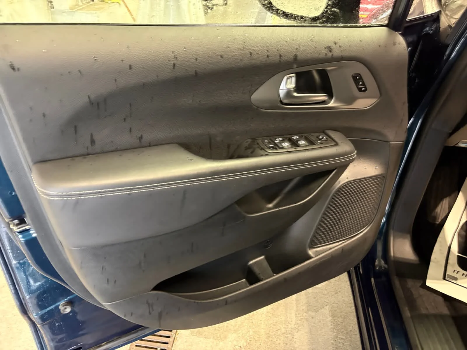 Used 2025 Fathom Blue Pearlcoat Chrysler Select image 6