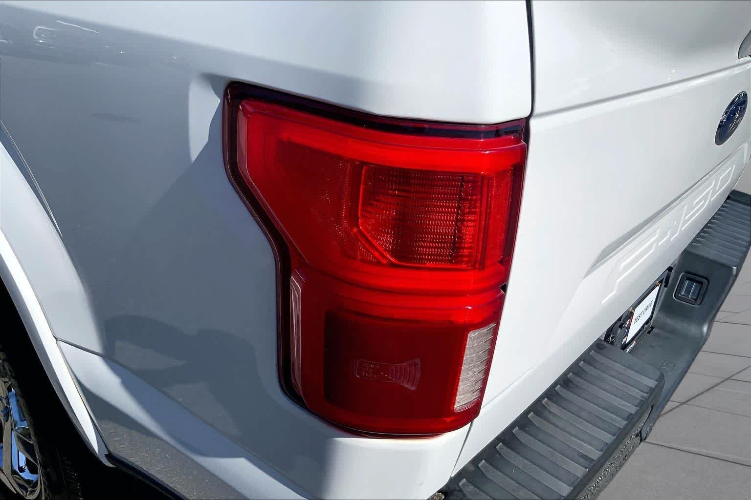 Used 2020 Oxford White Ford LARIAT image 27