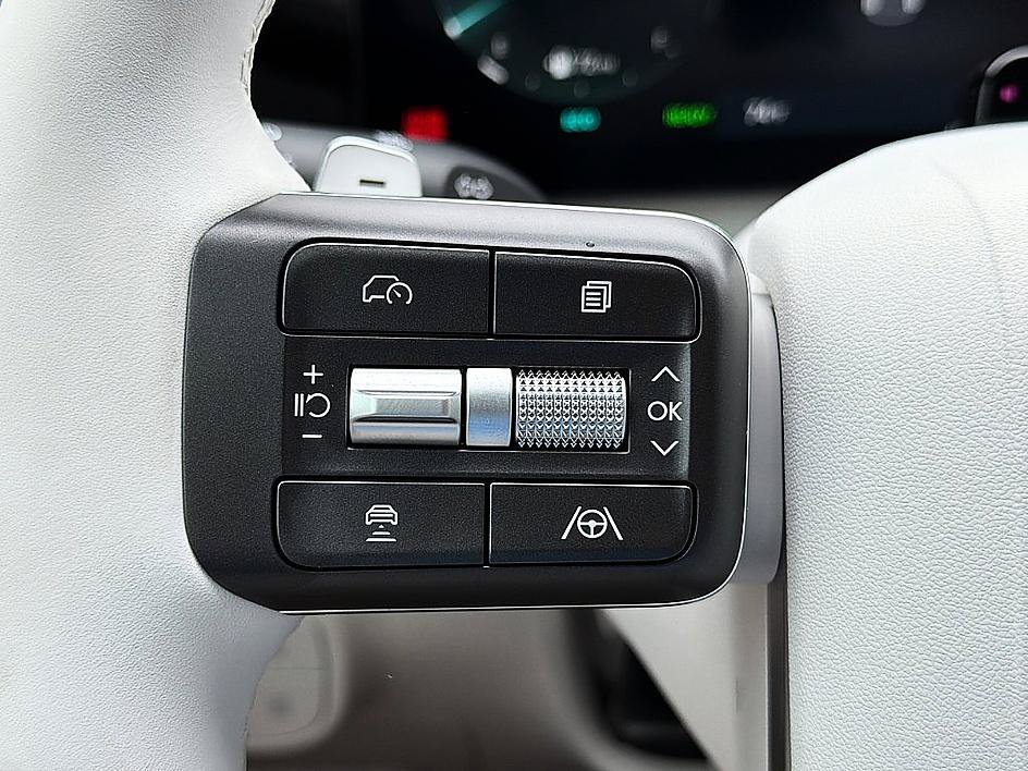 New 2026 Creamy White Pearl Hyundai Blue SEL 7P image 13