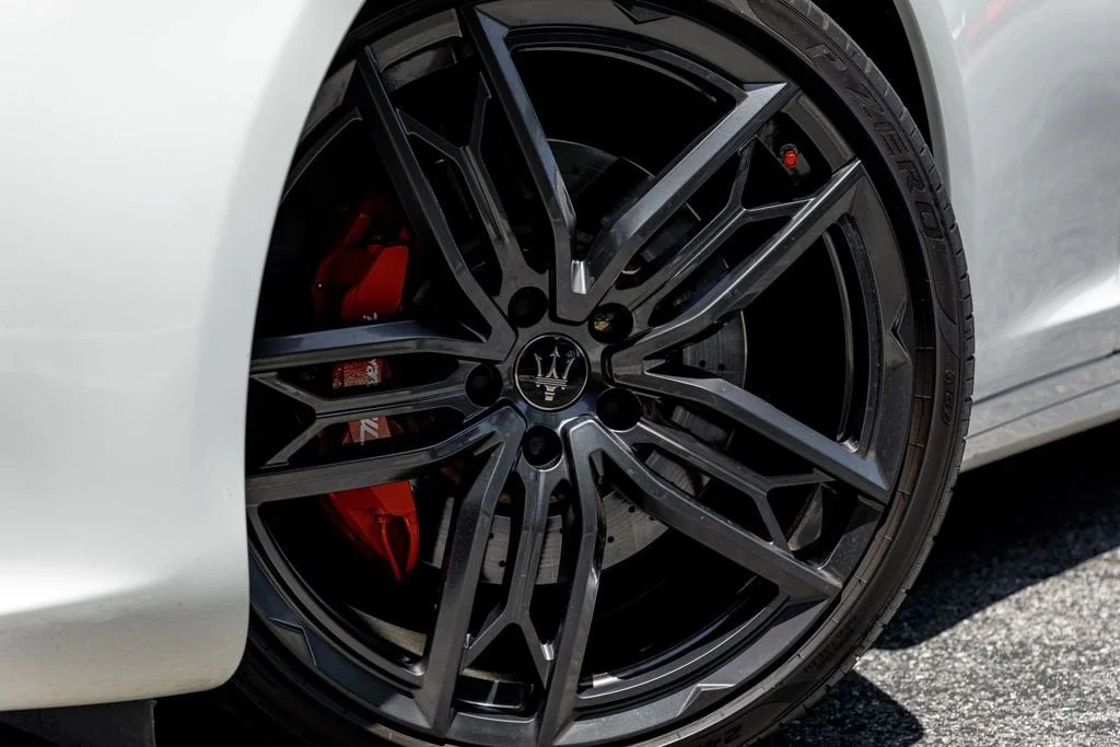 Used 2022 Bianco Maserati Modena image 47