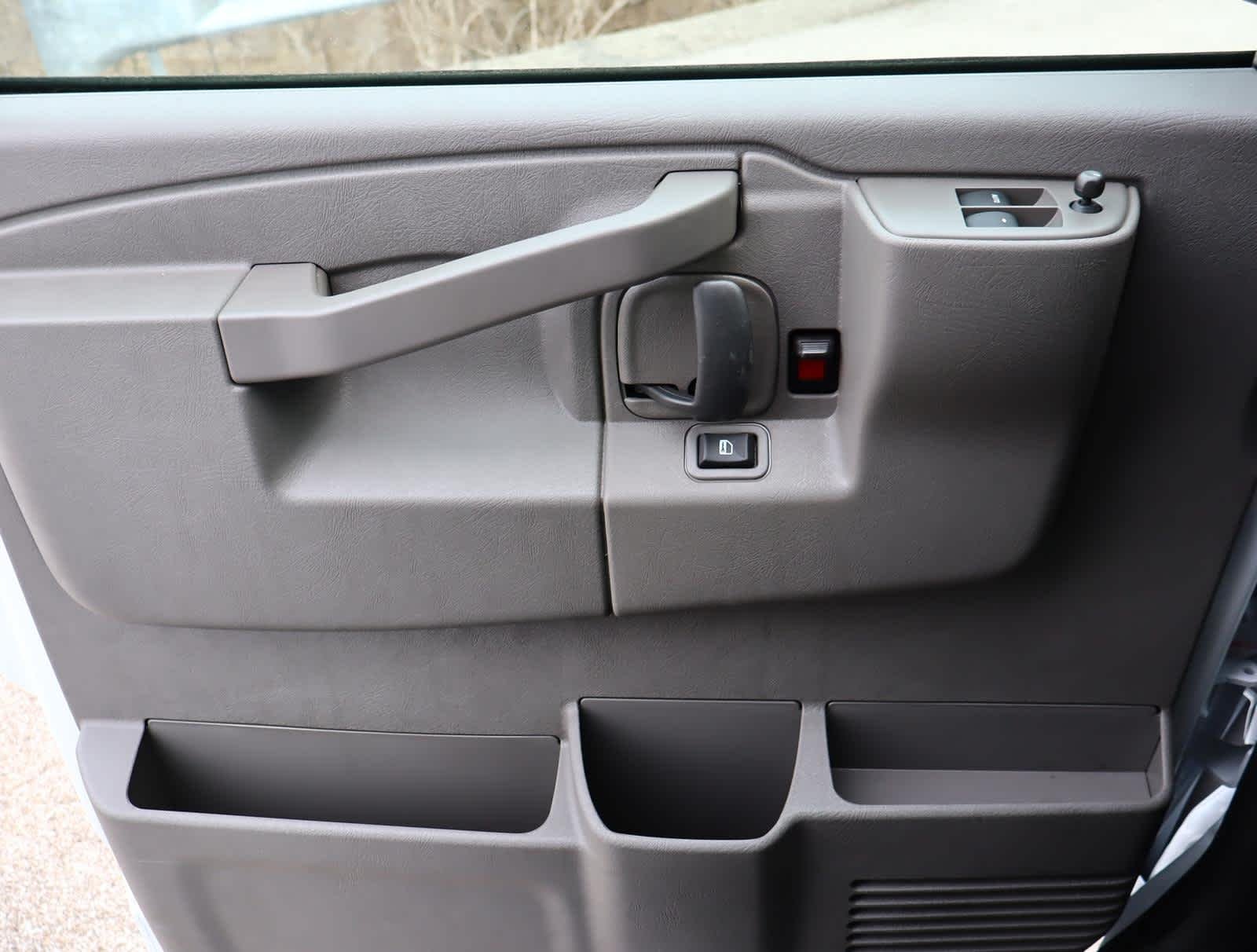 2025 GMC Savana Cargo Work Van - Photo 24