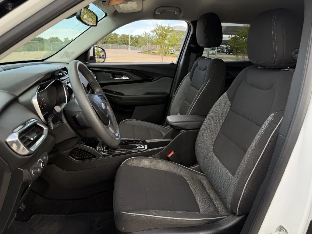 Used 2021 White Chevrolet LT image 23
