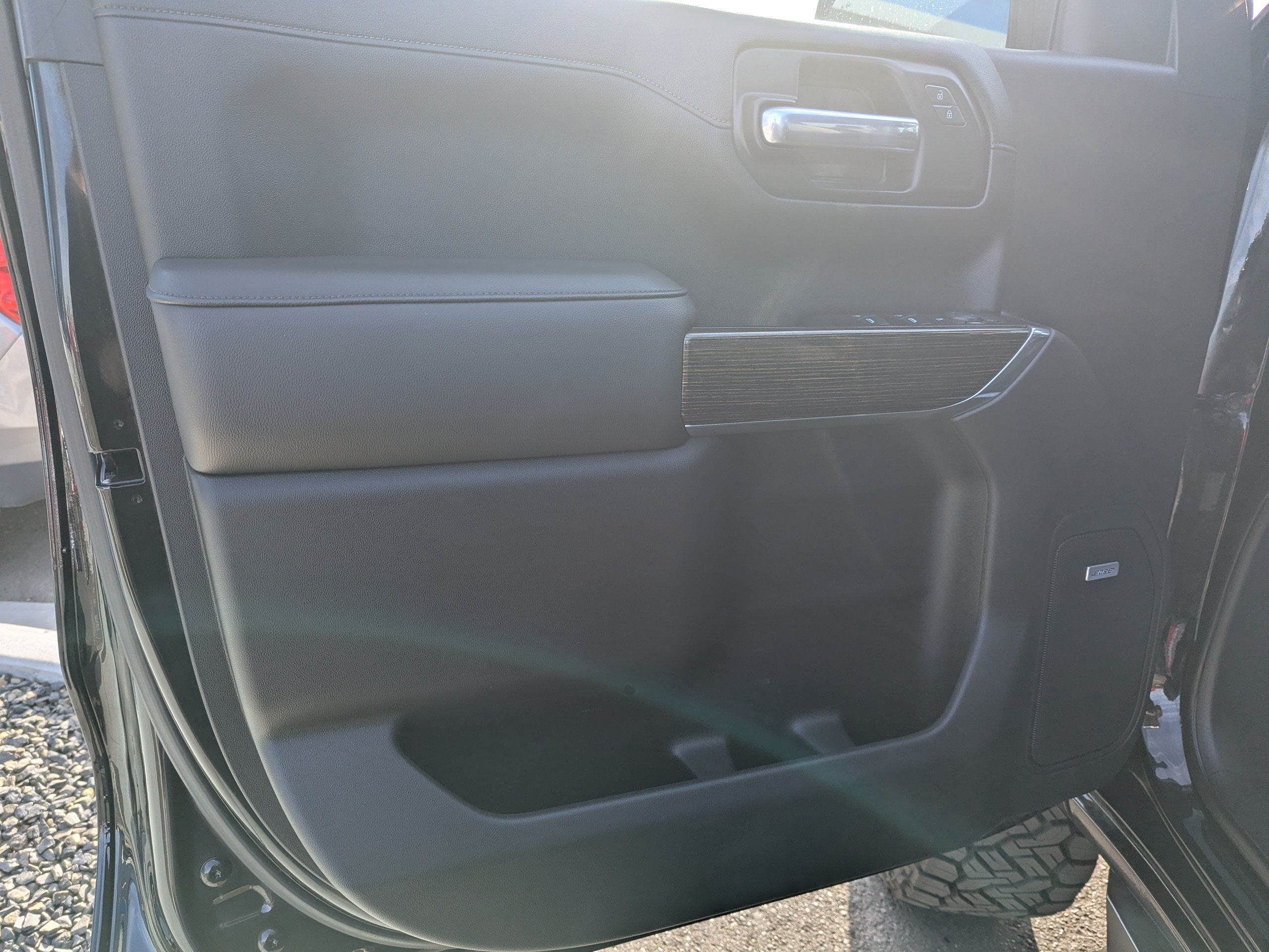 Used 2020 ONYX BLACK GMC Elevation image 10