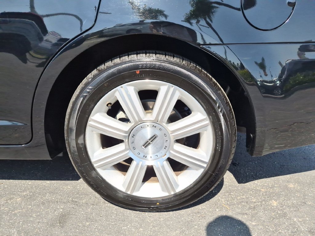 Used 2008 Black Lincoln Base image 11