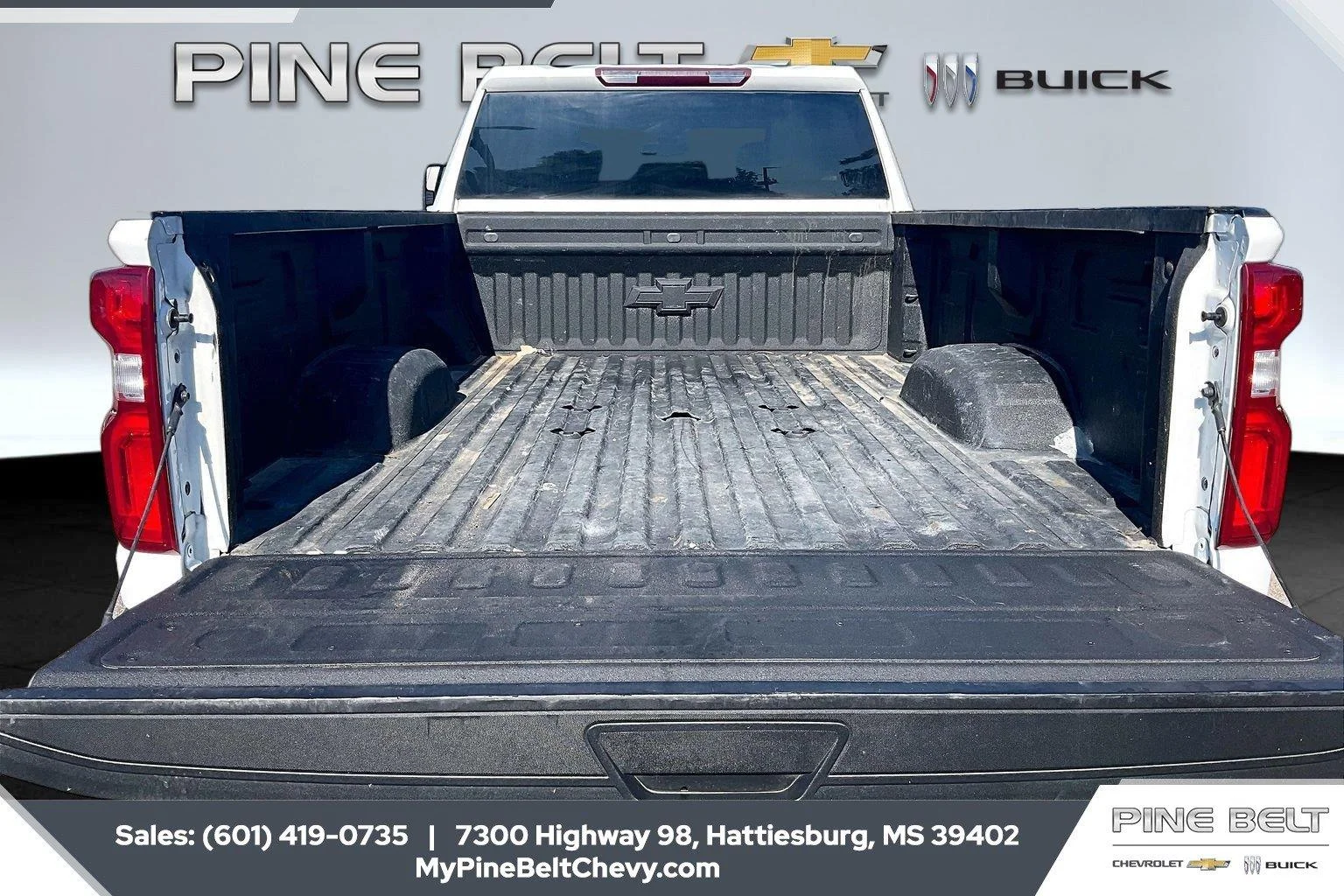 Used 2021 Summit White Chevrolet Custom image 5