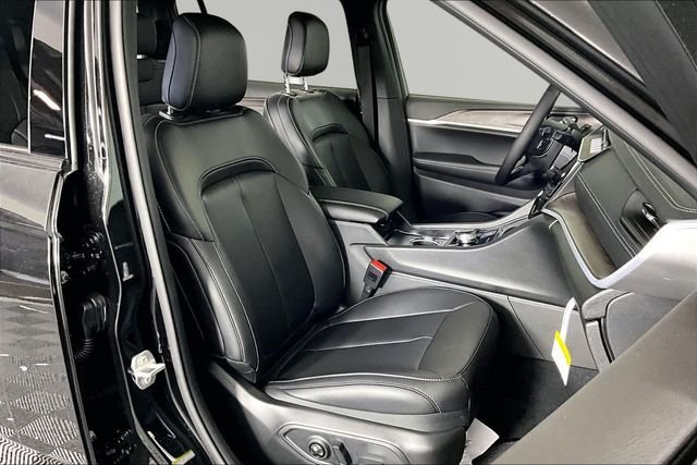 New 2026 Diamond Black Crystal Pearlcoat Jeep Limited image 12