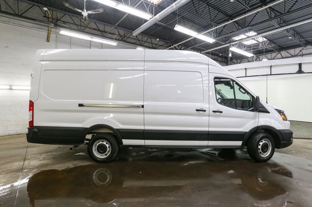 Used 2025  Ford Base image 12