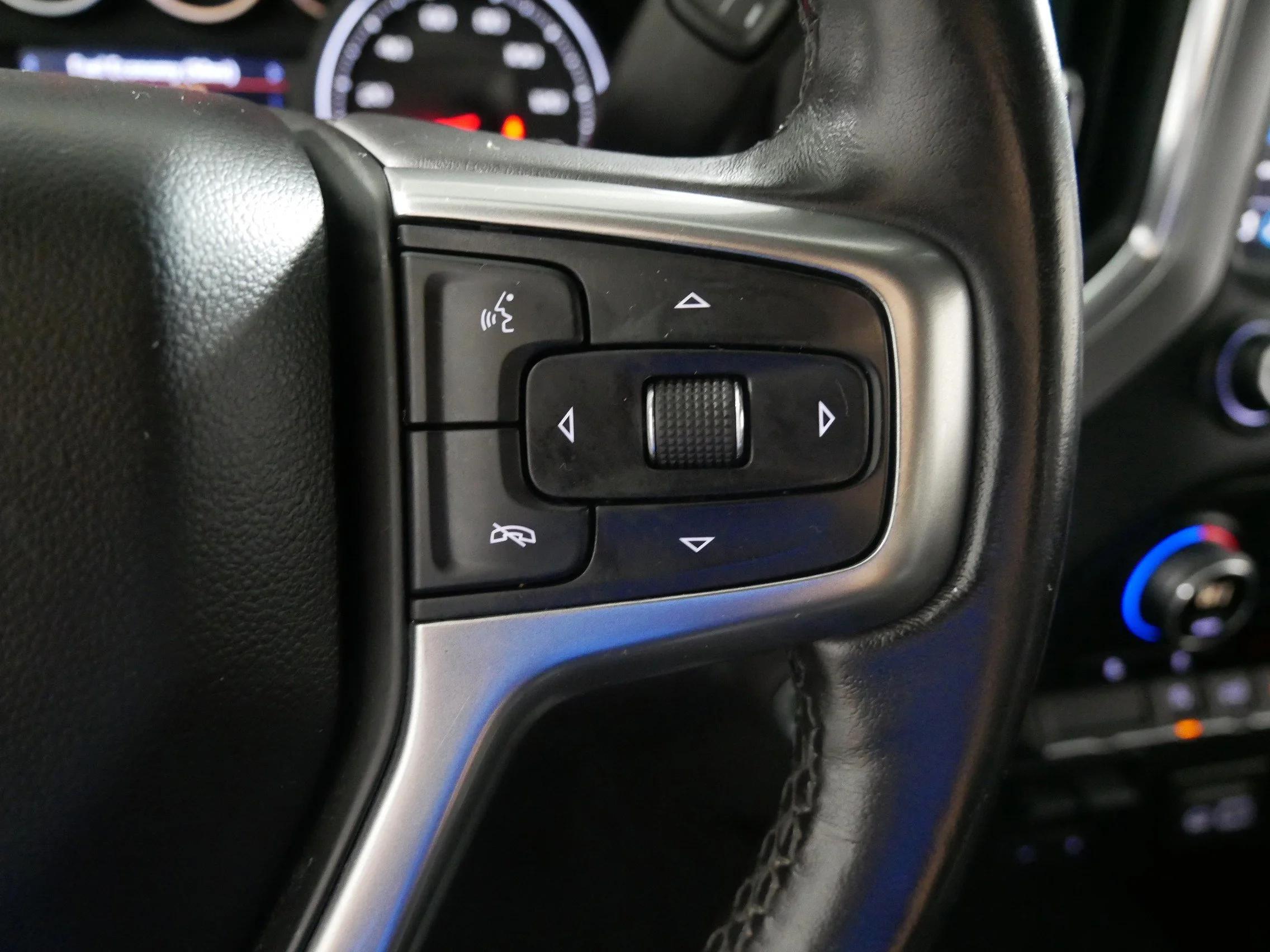 Used 2019 Shadow Gray Metallic Chevrolet LT image 28